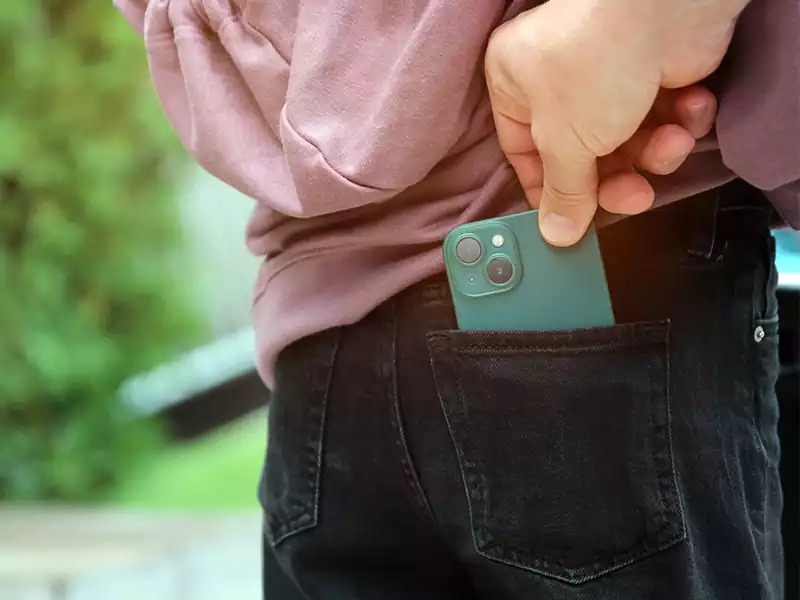 سرقت موبایل در سفر خارجی