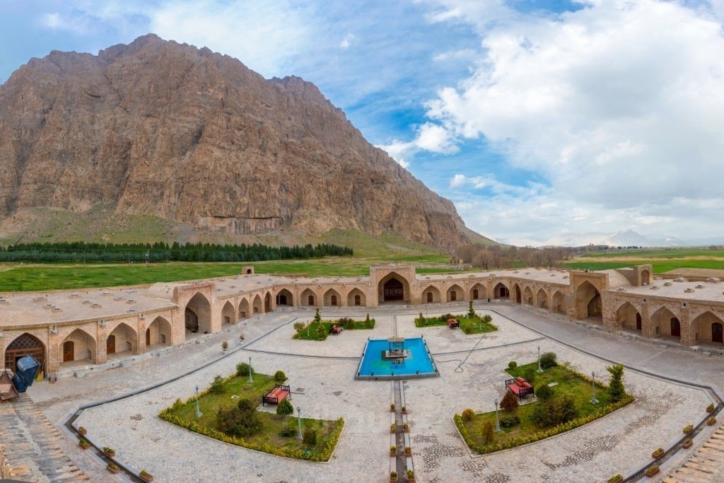 هتل لاله بیستون کرمانشاه